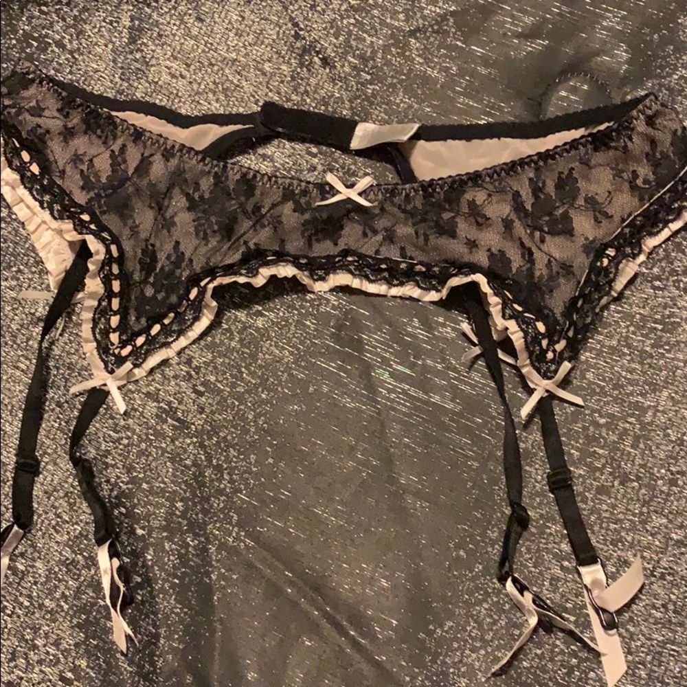 Sexy Victoria’s Secret Lacey garter belt